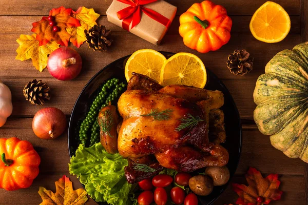 Thanksgiving Stekt Kalkon Eller Kyckling Och Grönsaker Ovanifrån Jul Middag — Stockfoto