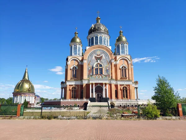 Orthodoxe Kathedraal Met Gouden Koepels Christelijke Religieuze Foto Achtergrond Behang — Stockfoto