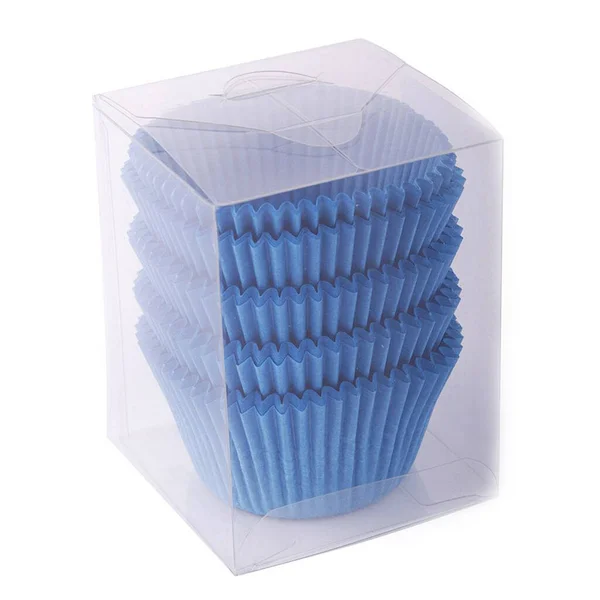 Cupcake Papper Bildar Stapel Plastförpackning Isolerad Över Vit Bakgrund Konfektyrmuffins — Stockfoto