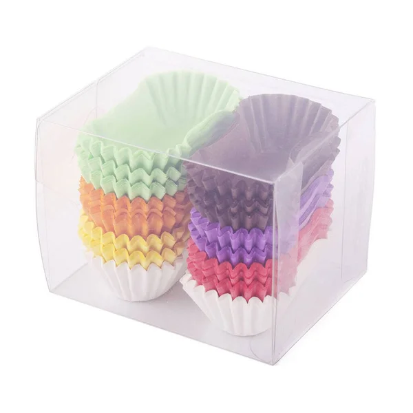 Cupcake Papír Formák Halom Egy Műanyag Csomagolásban Elszigetelt Fehér Háttér — Stock Fotó