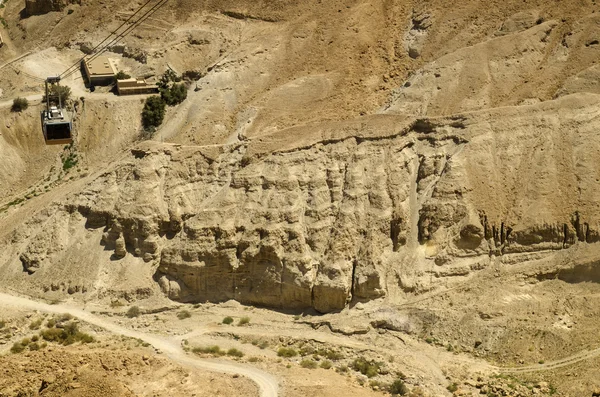 Teleférico moviéndose sobre acantilados de la fortaleza de Masada — Foto de Stock