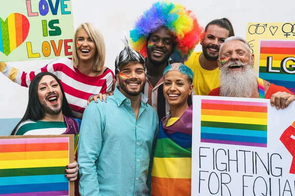 Pessoas Multirraciais Felizes Comemorando Evento Orgulho Gay Grupo Amigos Com — Fotografia de Stock