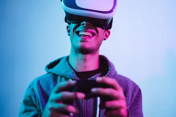 Jonge Gamer Spelen Nieuwe Video Games Met Virtual Reality Ervaring — Stockfoto