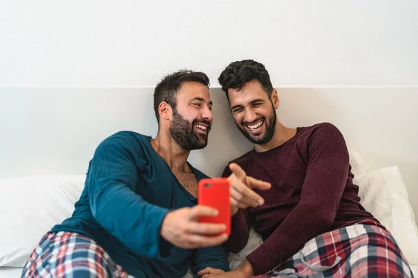 Happy Gay Couple Having Fun Using Mobile Smartphone Bed Homosexual — Stock Photo, Image