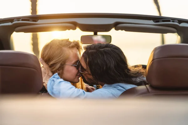 Happy Couple Kissing Convertible Car Romantic People Having Tender Moment — Stock Photo, Image