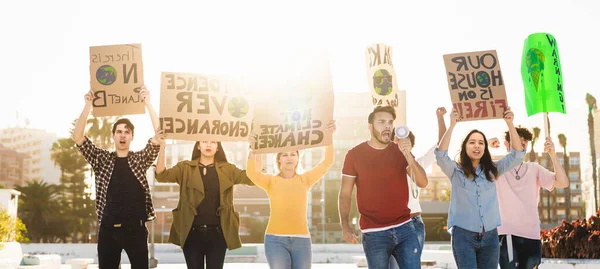 Ομάδα Διαδηλωτών Που Διαμαρτύρονται Κατά Της Ρύπανσης Από Πλαστικά Και — Φωτογραφία Αρχείου