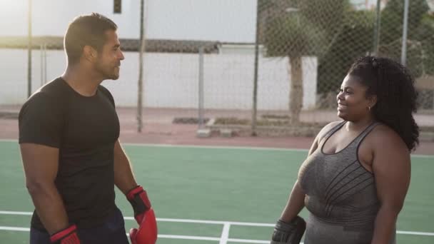 Entraînement Boxe Avec Une Femme Courbée Faisant Une Séance Entraînement — Video