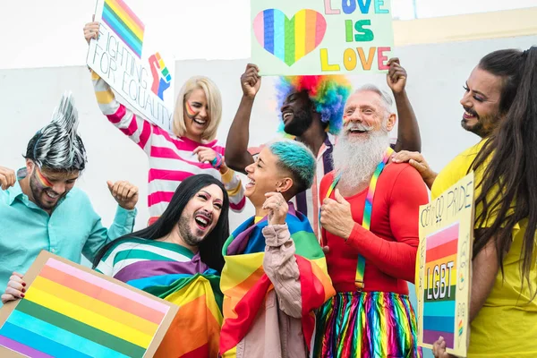 Pessoas Multirraciais Felizes Comemorando Evento Orgulho Gay Grupo Amigos Com — Fotografia de Stock