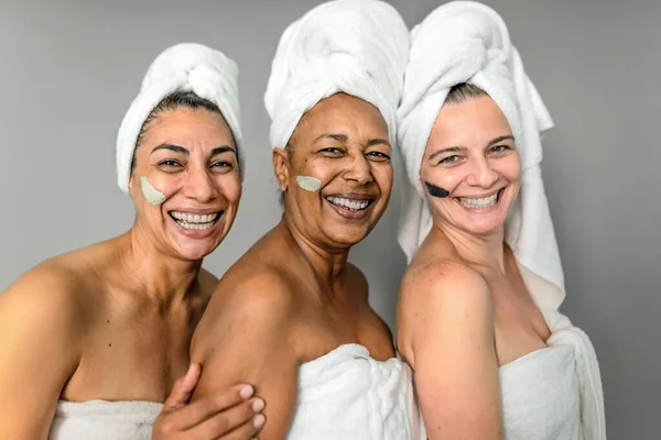Happy Multiracial Senior Women Having Skin Care Spa Day People — Stockfoto