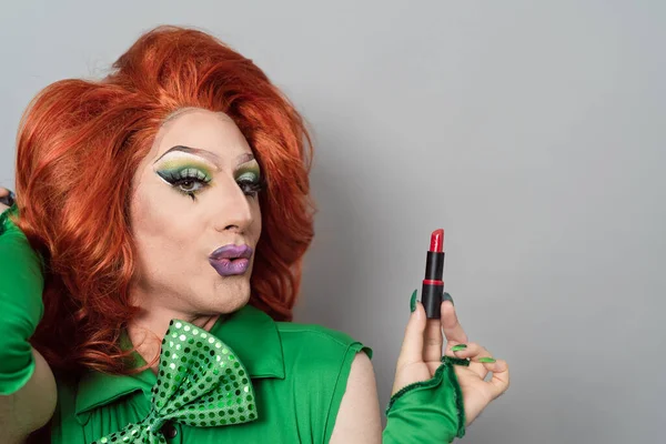 Felice Drag Queen Ritratto Facendo Trucco — Foto Stock