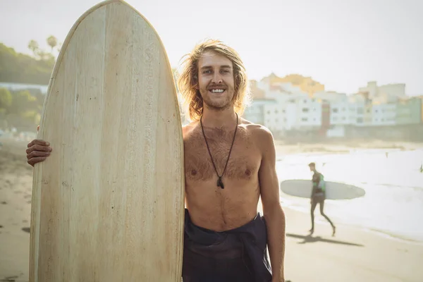 Junge Surfer Genießen Einen Surftag Bei Sonnenuntergang Konzept Extremsport Lifestyle — Stockfoto