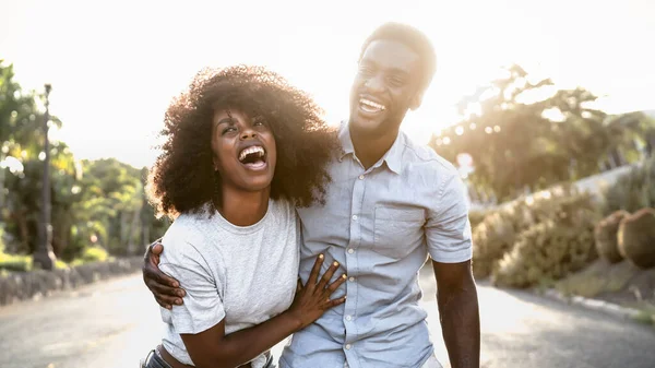 Heureux Couple Africain Amuser Sortir Ensemble Plein Air — Photo