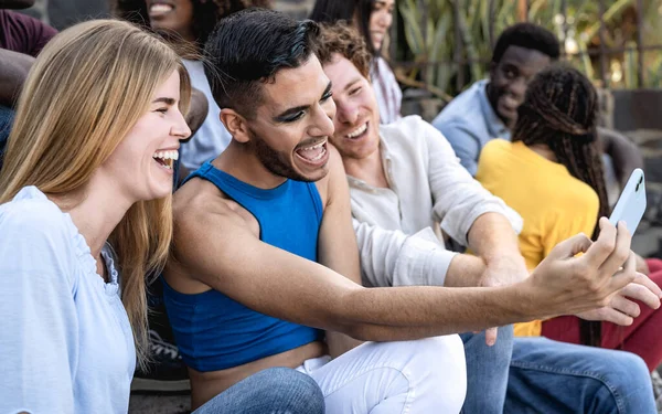 Young Multiracial Group Friends Taking Selfie Mobile Smartphone Sitting Stairs — Stock Photo, Image