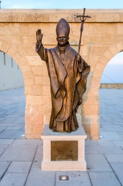 Papa Benedict XVI bronz heykel, Santa Maria di Leuca, İtalya
