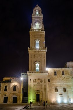 Kule Lecce katedral: Salento gece, ikonik Simgesel Yapı