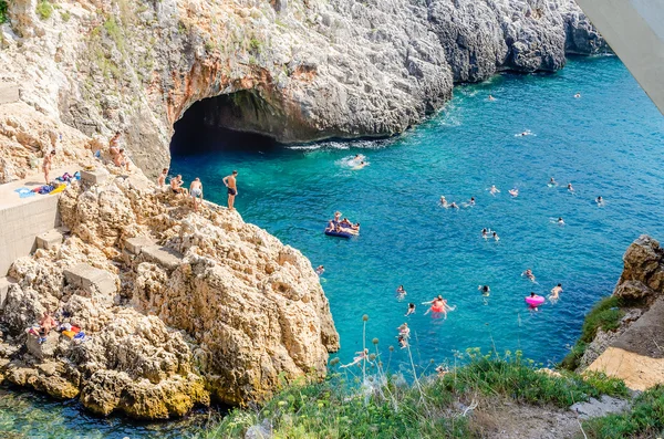 Güzel doğal deniz manzarası Ciolo köprüsünde: Salento, Apulia, İtalya — Stok fotoğraf