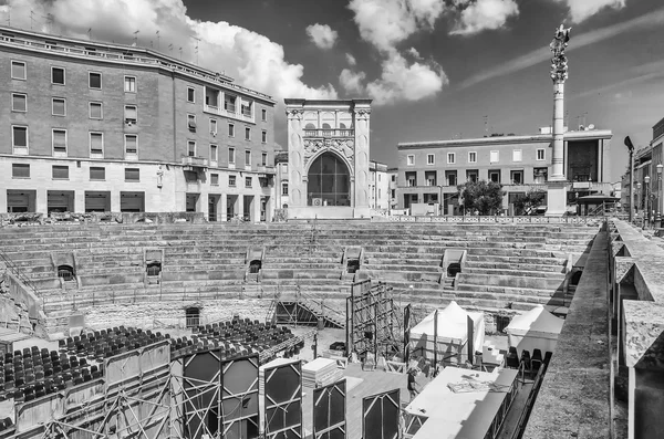 O anfiteatro romano na praça Sant 'Oronzo, Lecce, Itália — Fotografia de Stock
