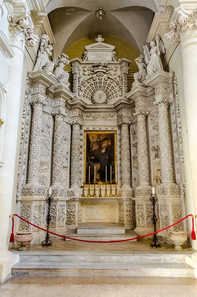 Kerk van het Heilige Kruis, interieurs. Lecce, Italië — Stockfoto