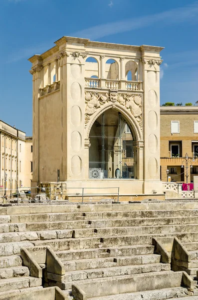 The Roman amphitheatre in Sant'Oronzo square, Lecce, Italy — Stock Photo, Image