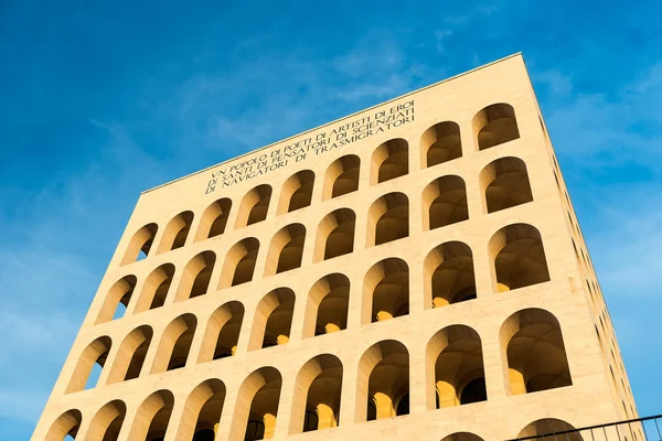 A Palazzo della Civilta Italiana, más néven tér Colosseum, Róma, Olaszország — Stock Fotó