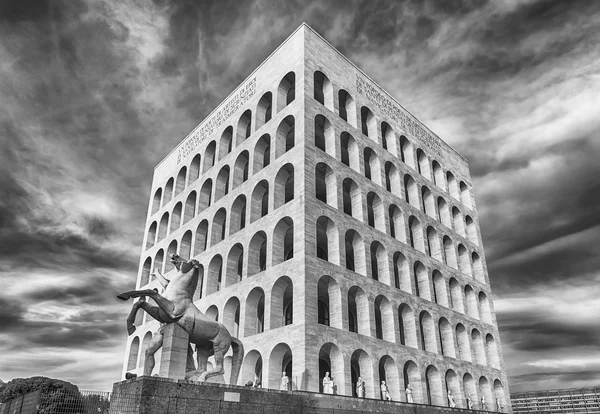 Palazzo della Civilta Italiana, aka Square Colosseum, Rom — Stockfoto