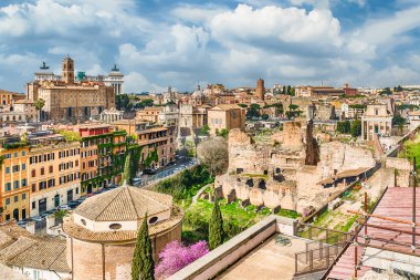 Roma şehir merkezinin Palatine Tepesi üzerinden havadan görünümü