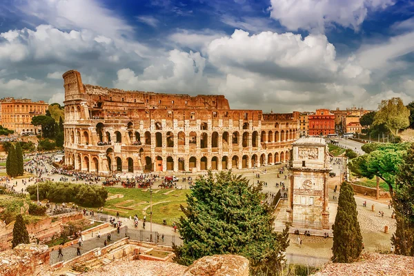 콜로세움과 콘스탄틴의 아치, 로마의 항공 보기 — 스톡 사진