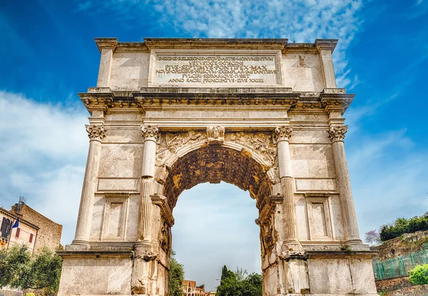 El icónico Arco de Tito en el Foro Romano, Roma —  Fotos de Stock