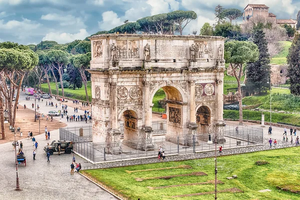 イタリア、ローマのフォロ ・ ロマーノ、コンスタンティヌスの凱旋門 — ストック写真