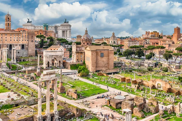 Scenic view over the ruins of the Roman Forum, Italy — Stock Photo, Image