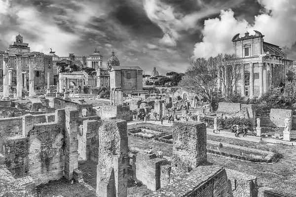 Vista panorâmica sobre as ruínas do Fórum Romano, Itália — Fotografia de Stock