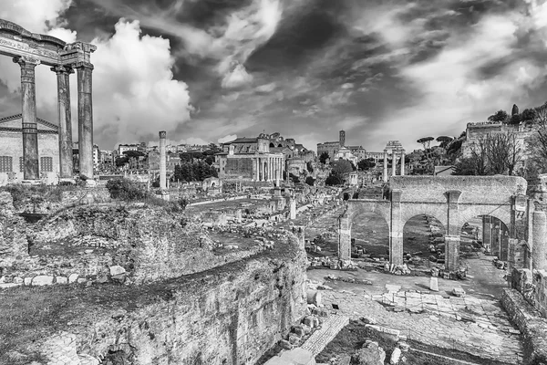 Scenic view over the ruins of the Roman Forum, Italy — Stock Photo, Image