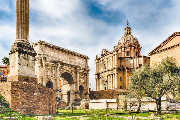 Scenic udsigt over ruinerne af Forum Romanum, Italien - Stock-foto