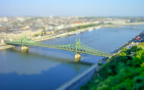 Vista panorâmica de Budapeste, Hungria. Efeito de deslocamento de inclinação aplicado — Fotografia de Stock