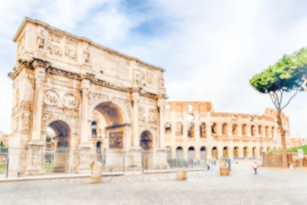 Fondo desenfocado con el Coliseo y el Arco de Constantino, Roma — Foto de Stock