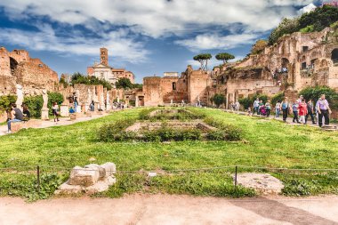 Forum, İtalya Roma kalıntıları üzerinde doğal görünümü