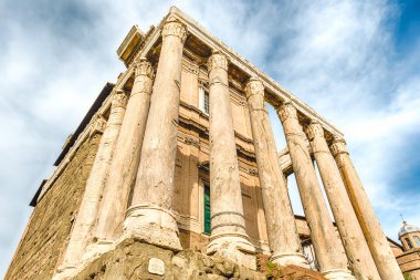 Antoninus Tapınağı ve Faustina Roma, İtalya