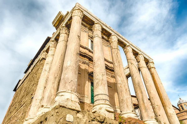 Rovine del Tempio di Antonino e Faustina a Roma — Foto Stock