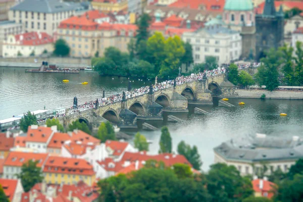 Panoramablick auf Prag, Tschechische Republik. Neigungseffekt angewandt — Stockfoto