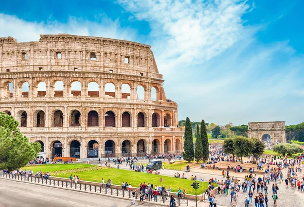 Anfiteatro Flavio, también conocido como Coliseo en Roma, Italia — Foto de Stock