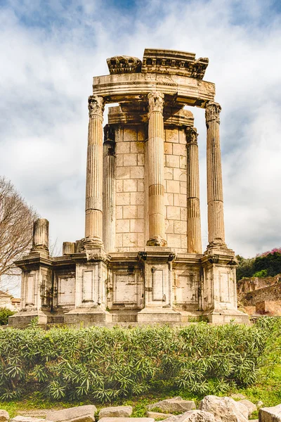 Romok a Vesta-templom a Forum Romanum, Róma, Olaszország — Stock Fotó