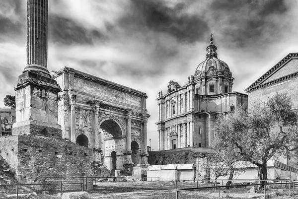 Vista panorámica de las ruinas del Foro Romano, Italia —  Fotos de Stock