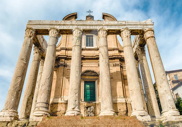 Rovine del Tempio di Antonino e Faustina a Roma — Foto Stock