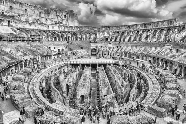 Interior do Anfiteatro Flaviano, também conhecido como Coliseu de Roma, Itália — Fotografia de Stock