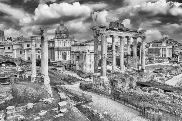 Vista panorâmica sobre as ruínas do Fórum Romano, Itália — Fotografia de Stock