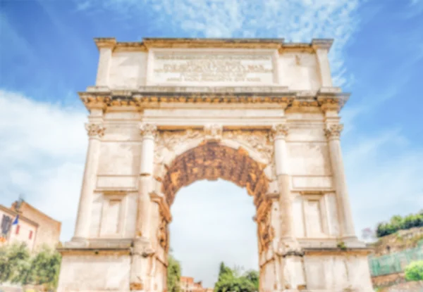 Fundo desfocado com Arco de Tito em Roma, Itália — Fotografia de Stock