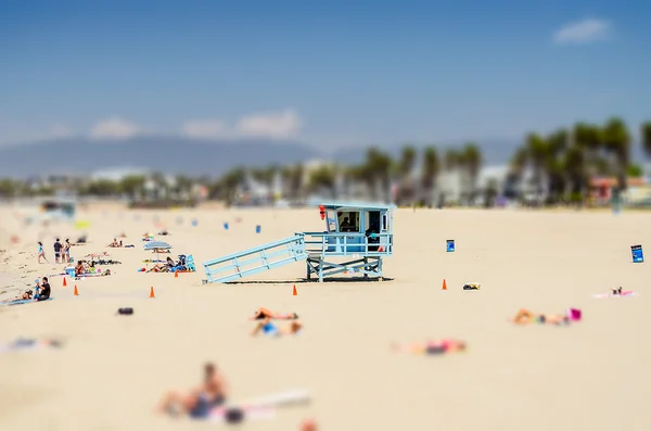 Día soleado en Venice Beach, California. Efecto de desplazamiento de inclinación aplicado — Foto de Stock