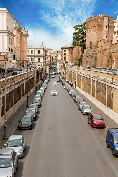 Виа дельи Аннибальди в центре Рима — стоковое фото
