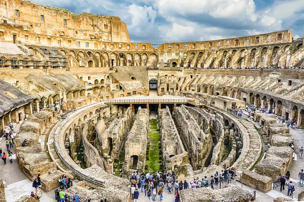 フラウィウス円形闘技場、別名コロシアム ローマ、イタリアのインテリア — ストック写真