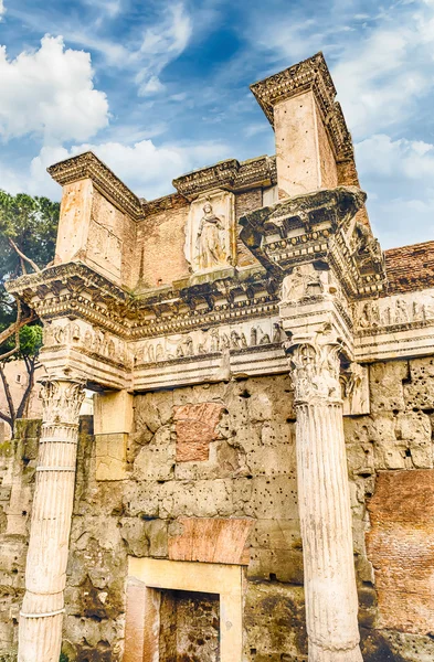 Ruinen des Tempels von Minerva, Forum von Nerva, Rom, Italien — Stockfoto